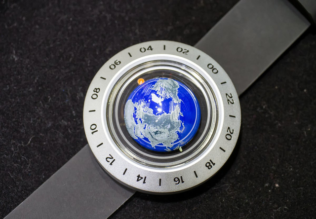 時計怪獣】地球時計 Think the Earth「地球時間を感じる、半円球の時計 