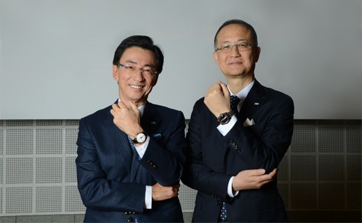 服部真二代表取締役会長 兼 CEO（左）、高橋修司代表...